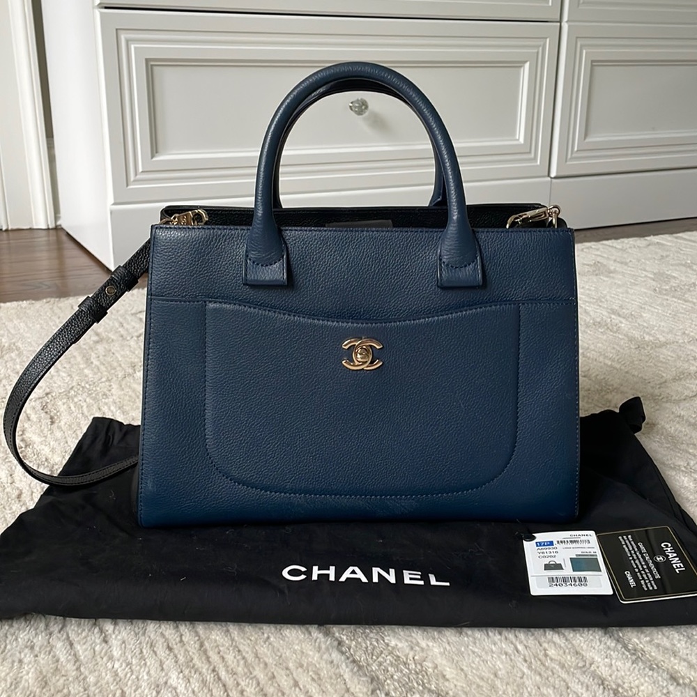 Chanel Neo Executive Tote Grained Calfskin Small